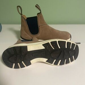 NWOT Blundstone Tan Suede Chelsea Sneaker Boot 9/9.5